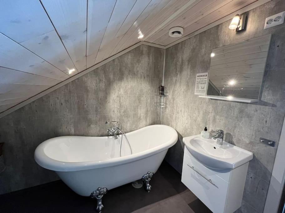 נורדפיורדייד Cabin In Beautiful Surroundings At Harpefossen מראה חיצוני תמונה